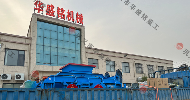 時產50噸液壓對輥破碎制砂機在砂石行業(yè)的應用優(yōu)勢