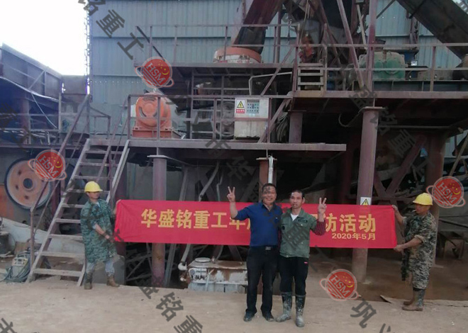 2PGY1810型液壓對輥制砂機發貨現場